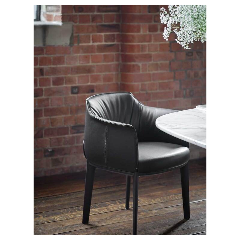 Archibald Dining chair 5506101 Poltrona Frau Archibald Silla de comedor con patas de madera y asiento a elegir