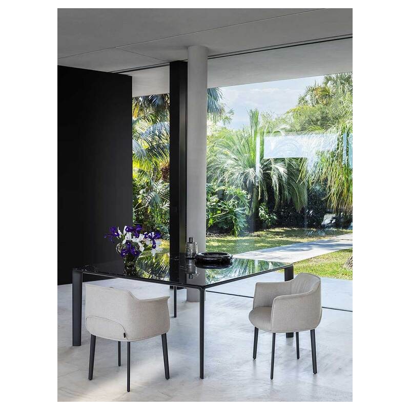 Archibald Dining chair 5506104 Poltrona Frau Archibald Silla de comedor con patas de metal y asiento a elegir