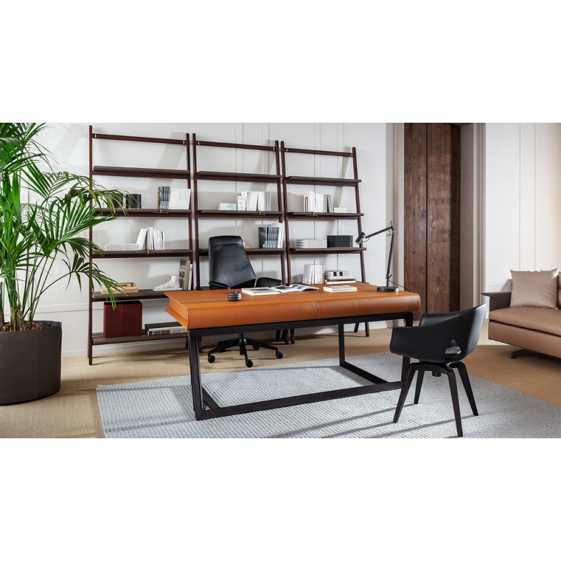 Peek-a-Book 5663701 Bureau Poltrona Frau Peek-a-Book avec structure en bois et plateau en bois recouvert de cuir mesurant 183x91,5 cm