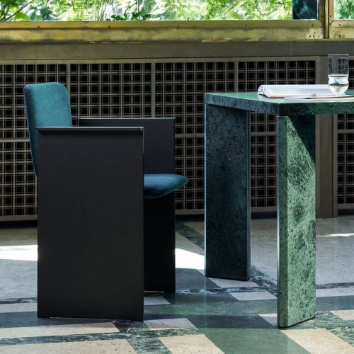 Cassina Poltroncina Flutz con struttura in alluminio e seduta a scelta
