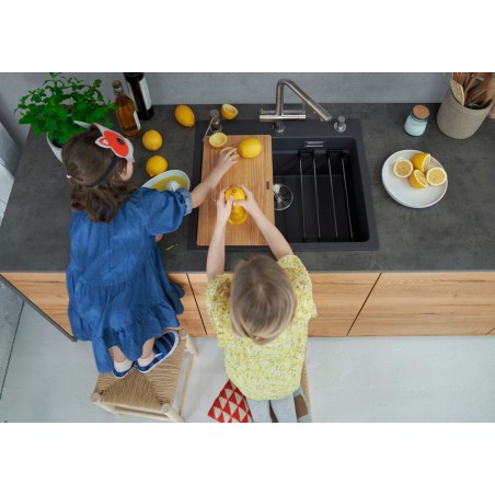 5525890