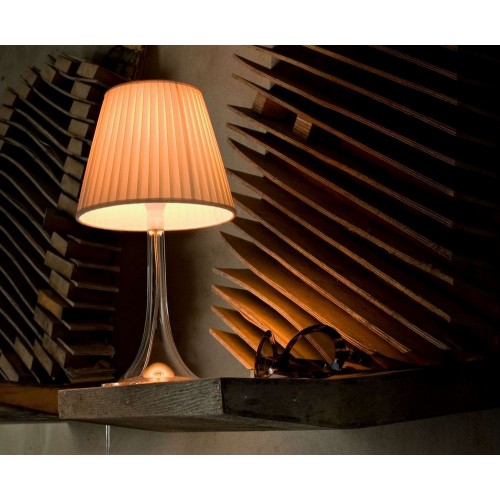 Lampe de table Flos Miss K avec lumière LED diffuse en différentes finitions
