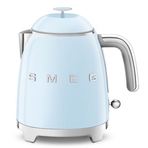 Smeg Mini bouilloire KLF05PBEU finition bleu clair avec logo Smeg 3D